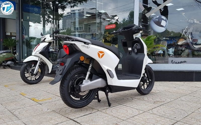 Công suất động cơ và hiệu năng vận hành cũng ảnh hưởng nhiều đến giá bán